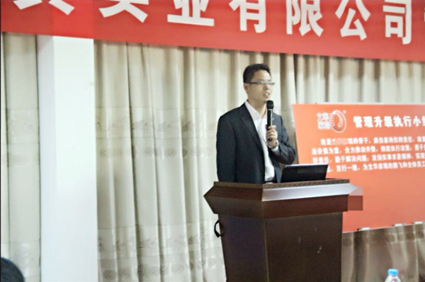欧陆注册咨询金勇老师在誓师大会讲课现场