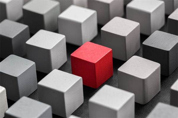 如何在竞争激烈的市场中保持品牌差异化优势？