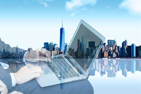 如何通过战略管理提升企业的核心竞争力和市场份额？