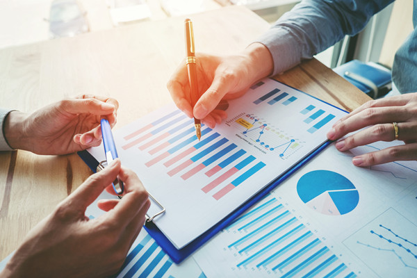 在制定绩效目标时，严格与灵活，如何把握？