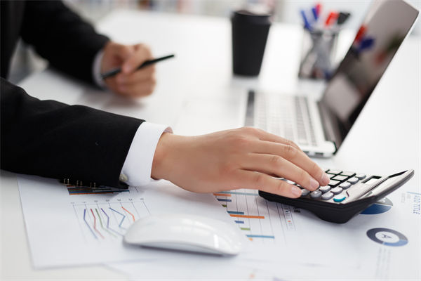 薪酬保密惹争议，透明化管理能否化解员工信任危机？